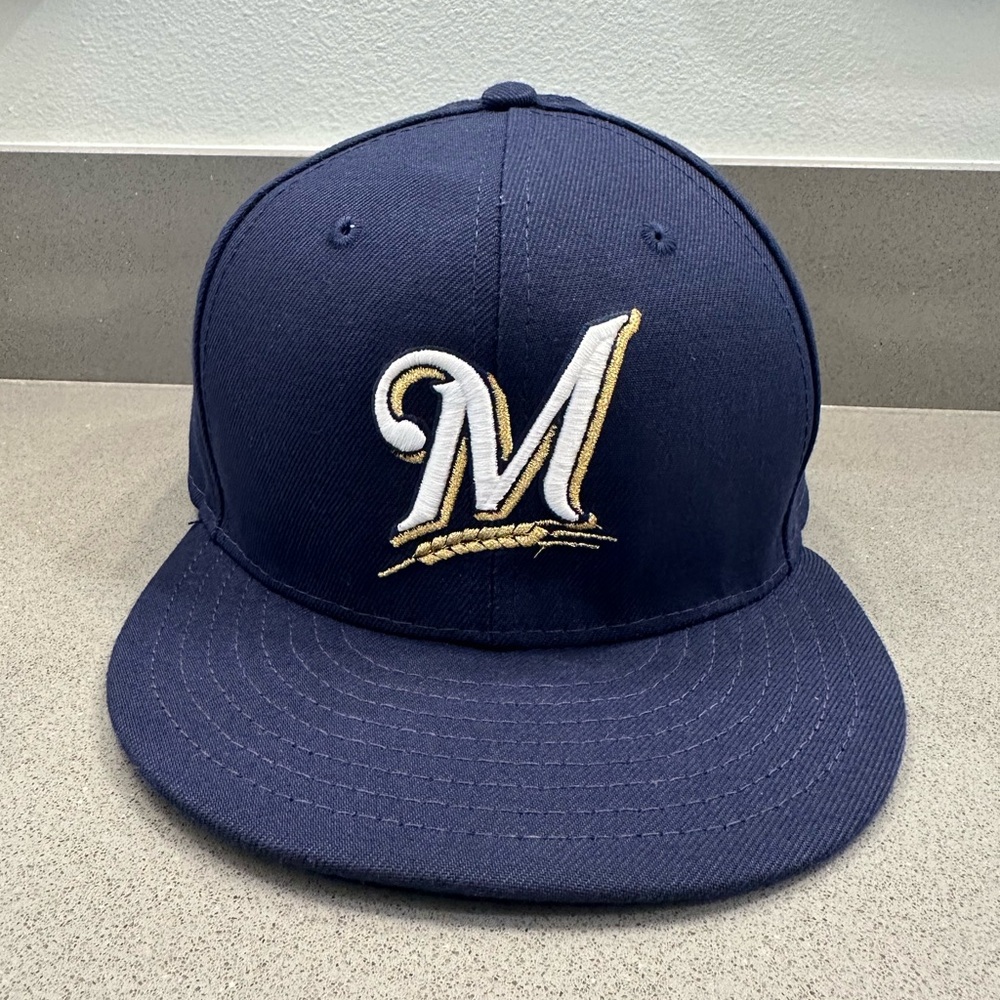 ⚾️ Milwaukee Brewers Navy Fitted Hat with White & Gold 'M' Logo. Size 7.5